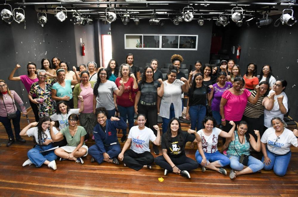 Capa da notícia: Mais de 600 mulheres do projeto Direito Delas serão capacitadas em técnicas de segurança pessoal e prevenção à violência